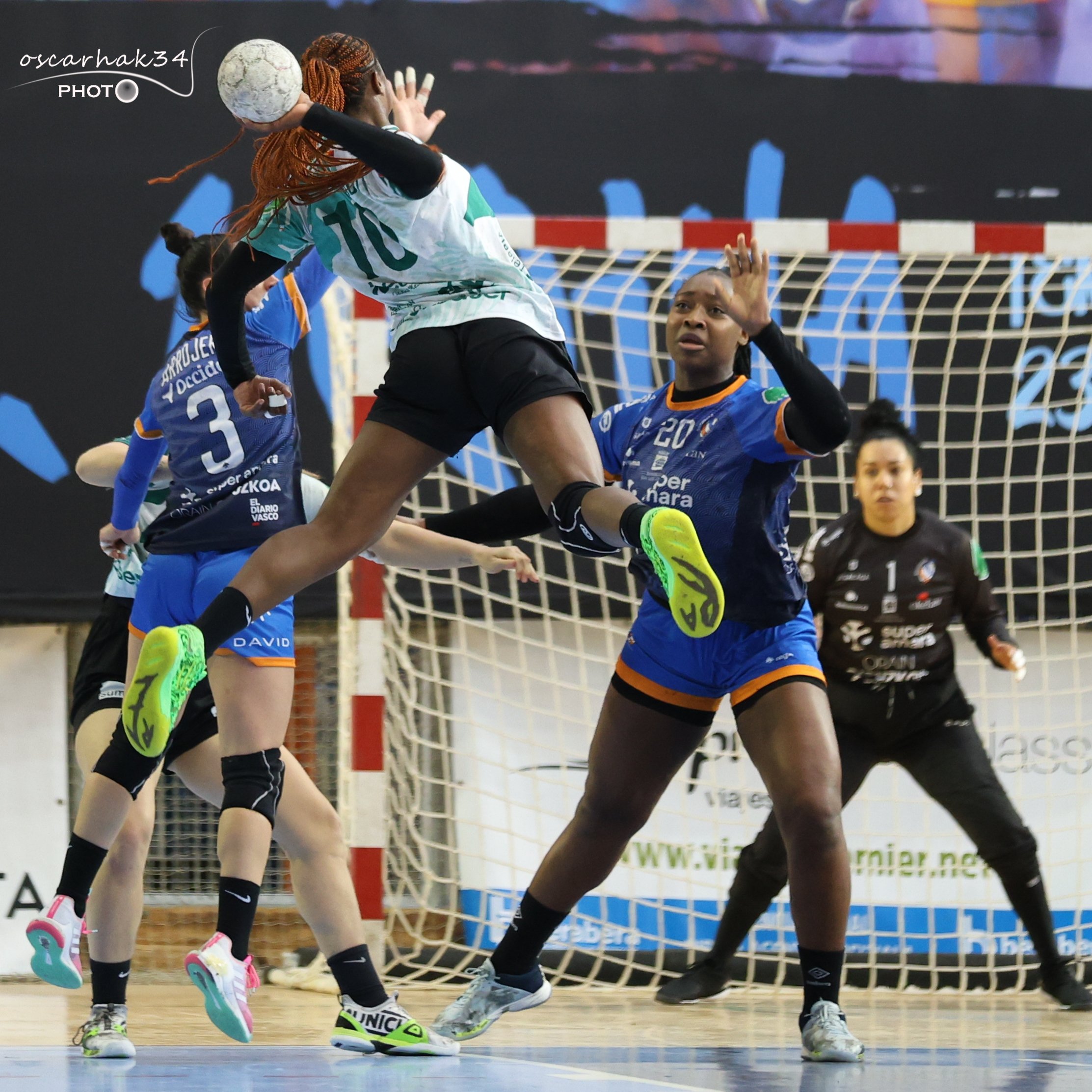 El Elche Atticgo lidera en solitario la Liga tras sumar un punto de oro en la pista del Bera Bera