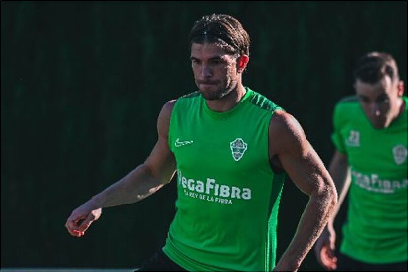 El Elche ficha a última hora a Méndez y a Bermejo y cede a Raúl Guti al Zaragoza