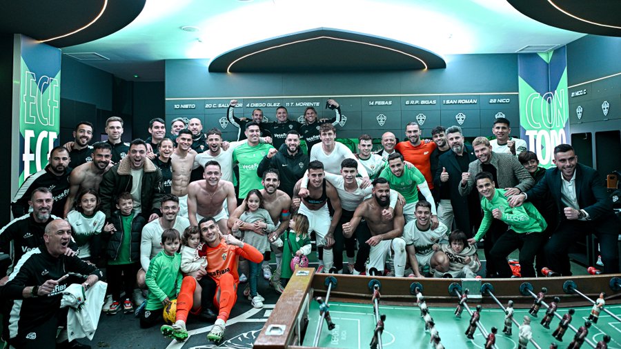 La magia del Martínez Valero lleva al Elche a la victoria y a meterse de lleno en la pelea por el ascenso