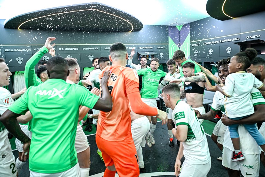 El Elche enlaza cuatro victorias consecutivas y sigue en ascenso directo tras ganar 3-2 al Albacete