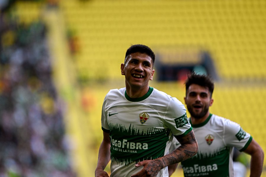 El Elche se hace en propiedad con los derechos de Nico Castro que firma hasta 2028 con la entidad ilicitana