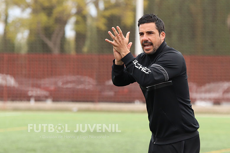 El entrenador del Elche Juvenil, Carlos Geraldo, fue agredido en Alzira