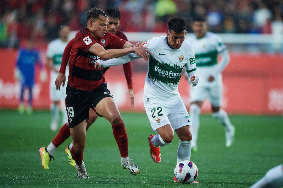 Punto insuficiente para el Elche tras empatar a uno en Anduva