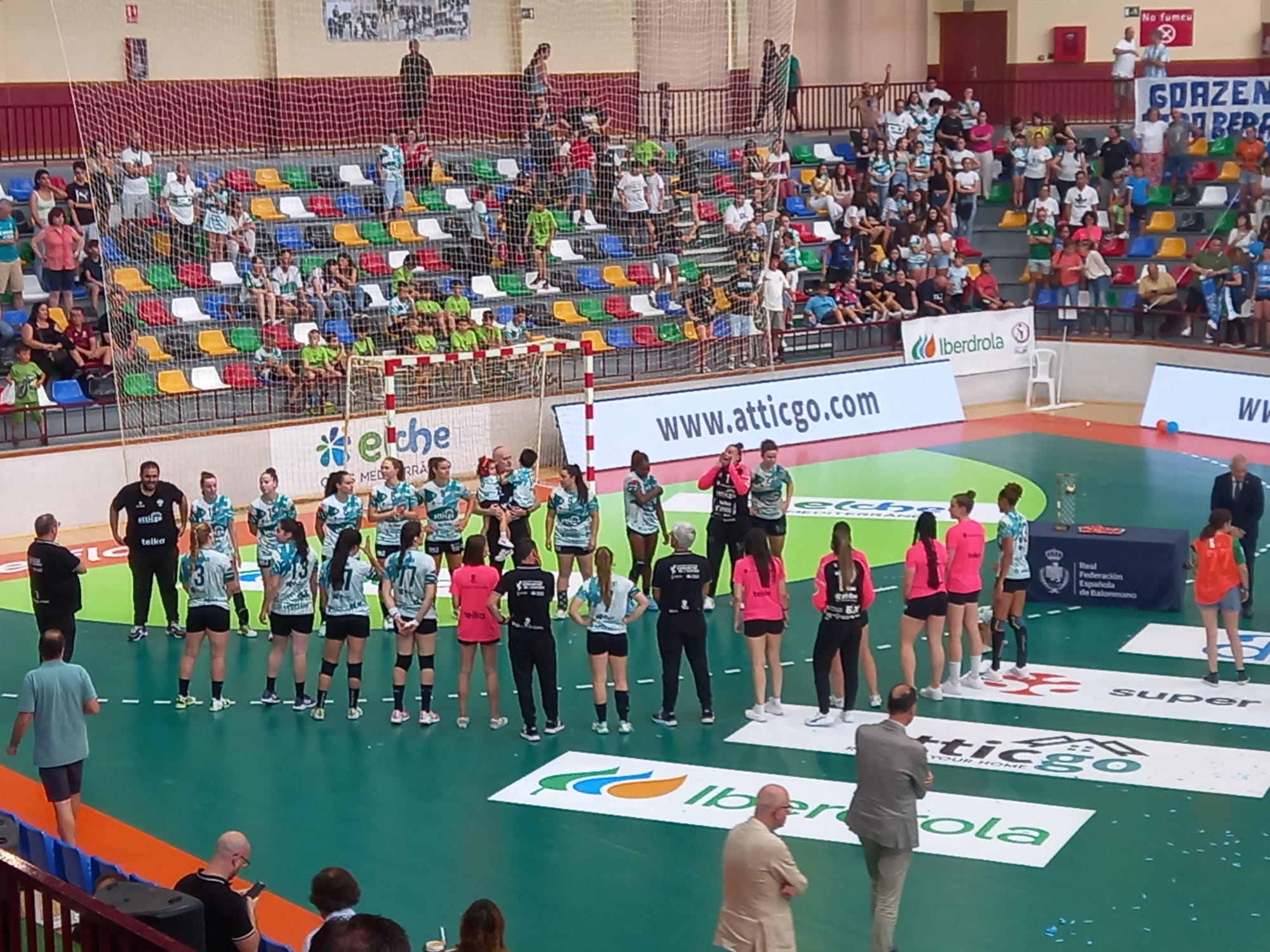 Honores al Elche Atticgo, subcampeón de la Liga española