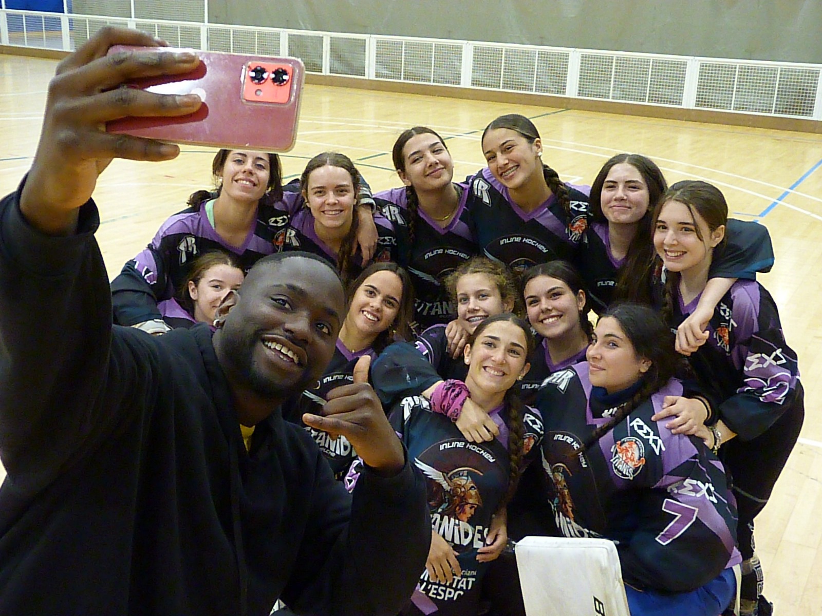 El equipo femenino de hockey en línea del Club de Patinaje Elche logra el ascenso a Liga Nacional Plata