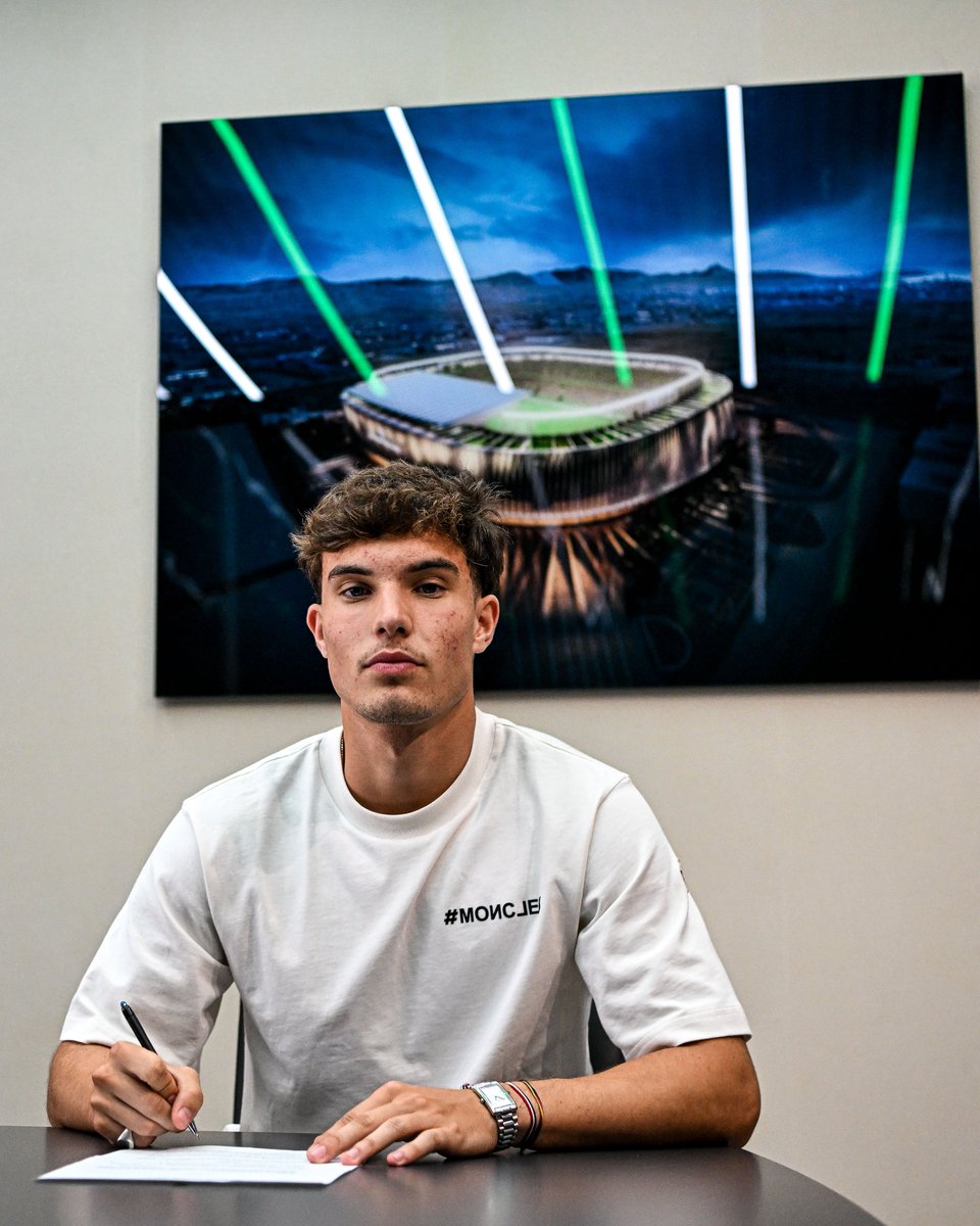 El Elche se refuerza con Yago Santiago