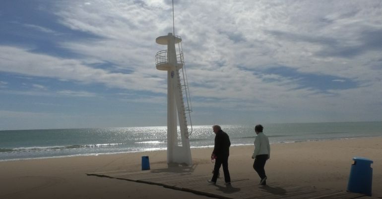 Detenidos dos menores por robar una televisión de una tienda en La Marina