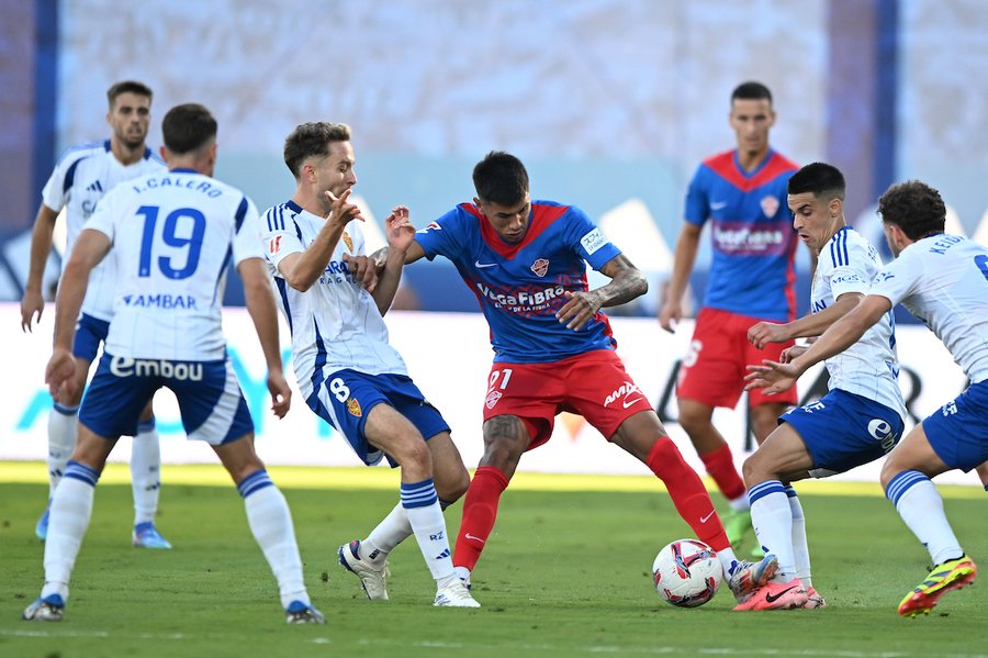 El Elche no da el nivel y pierde 3-0 en Zaragoza