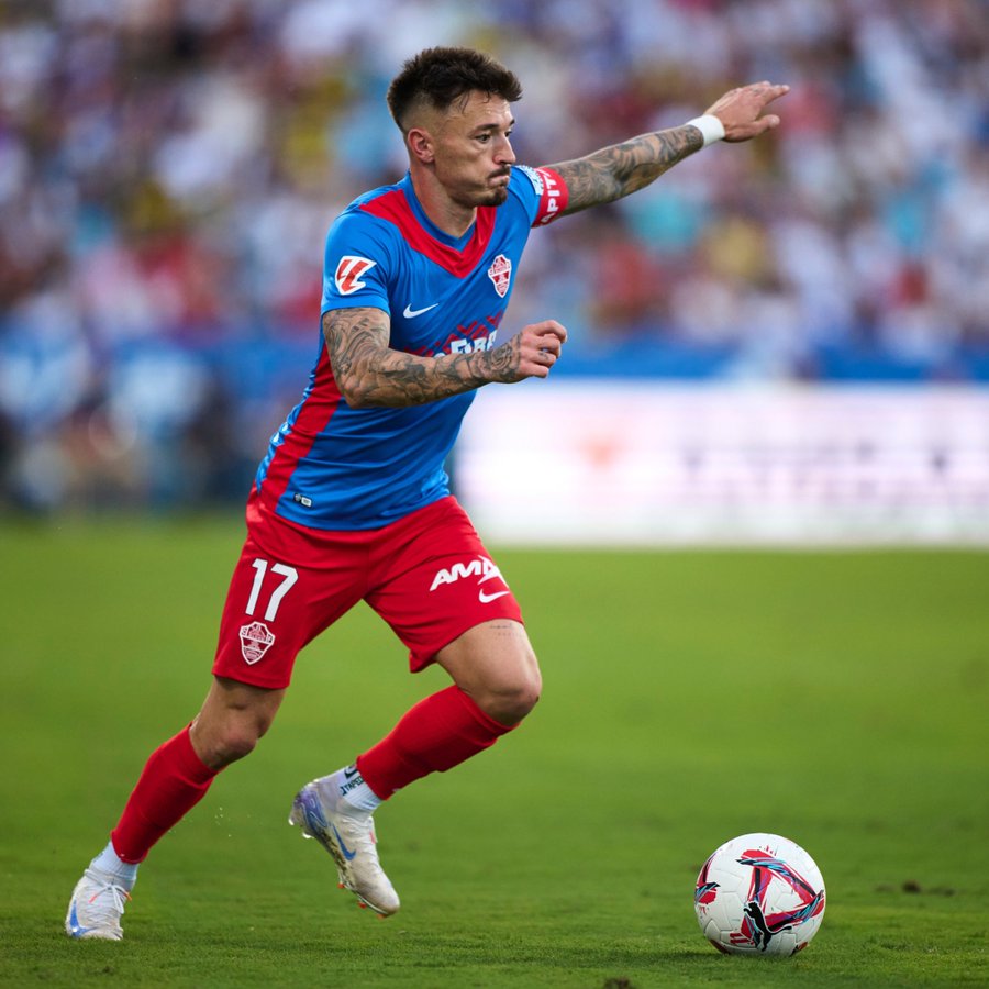 La lesión del capitán del Elche, Josan, es menos grave de lo que se temía en un primer momento