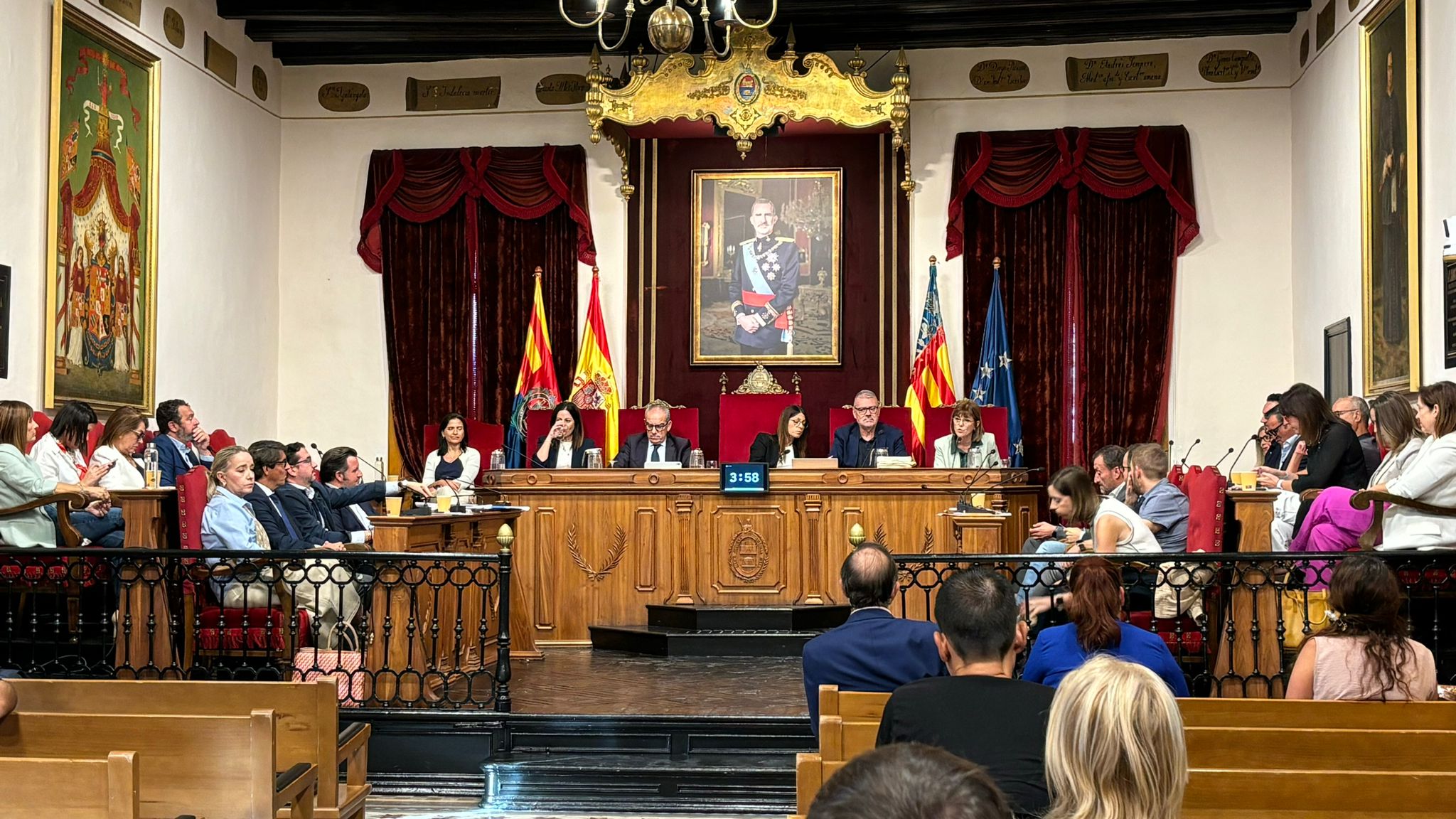 PP y Vox rechazan el plan de acceso a la vivienda de Elche propuesto por el PSOE en un pleno extraordinario