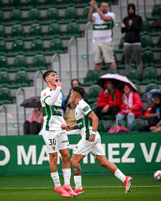 El Elche gana 1-0 al Burgos con un gol de Rodrigo Mendoza