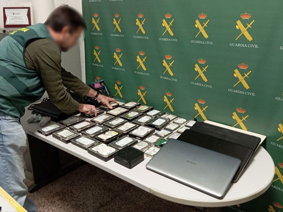 Detenido por robar material informático de colegios de nueve municipios de la provincia de Alicante