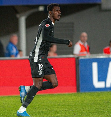 El primer gol de Sory Kaba en la Liga evita la derrota del Elche en Tenerife