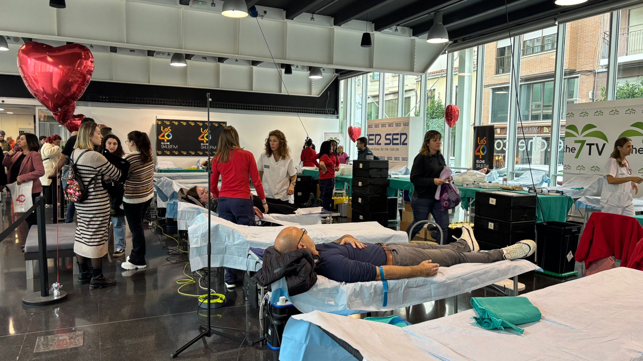 Éxito rotundo en la maratón de donación de sangre organizada por Radio Elche Cadena SER y el Centro de Transfusión de la Comunidad Valenciana