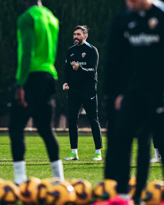 El Elche CF prepara su partido ante el Eibar y no descuida el mercado de fichajes