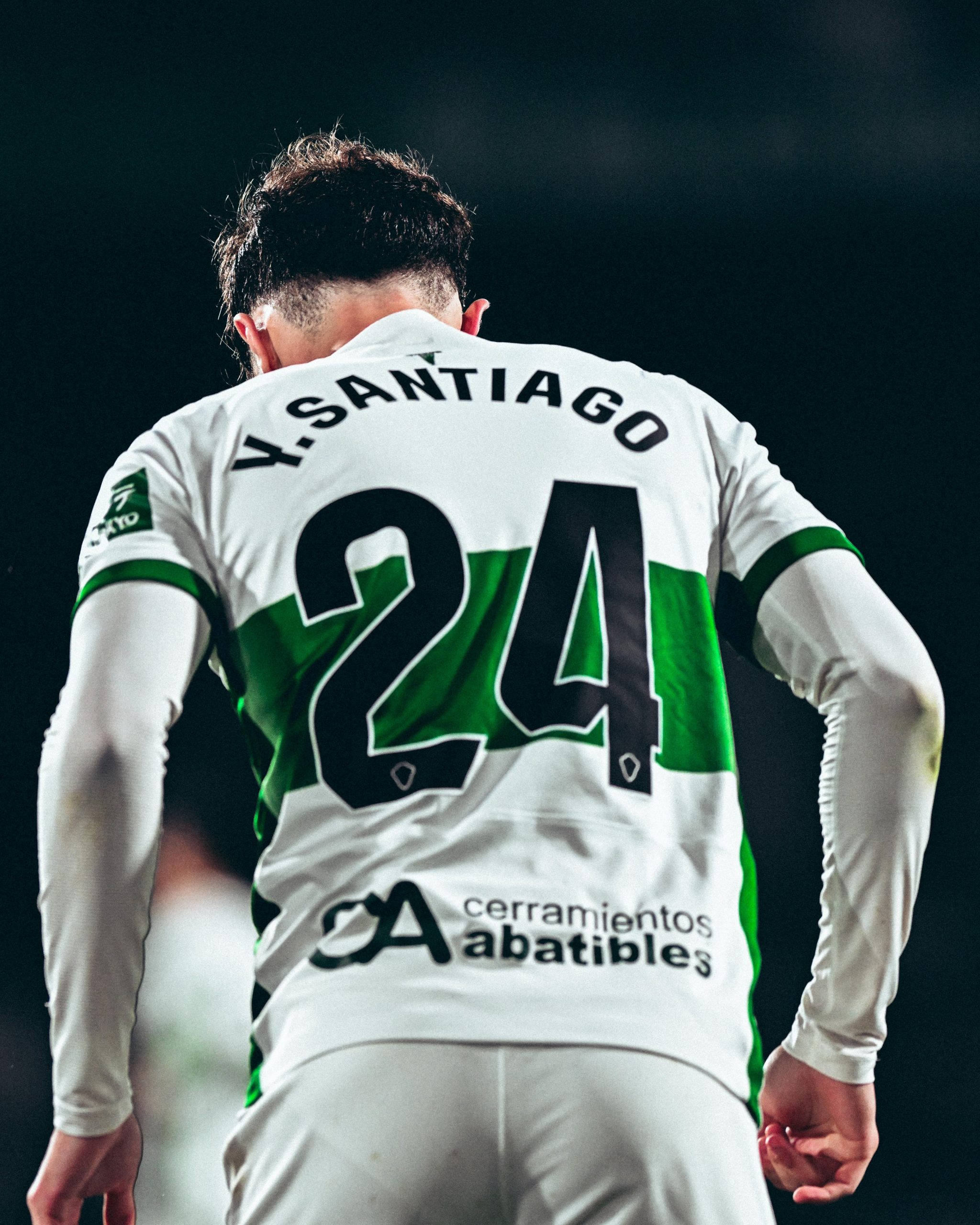 El Elche CF emite el parte médico del extremo Yago de Santiago