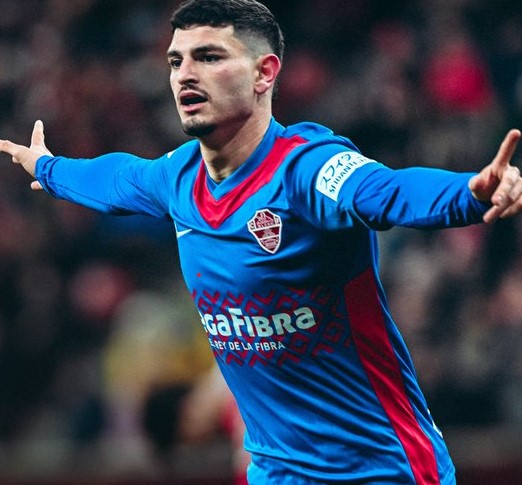 El Elche CF empata a uno y rescata un valioso punto en Gijón gracias a un gol de Agustín Álvarez en el minuto 87