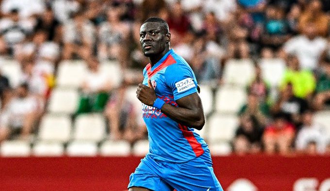 El Elche CF condena con firmeza “los gritos y actitudes racistas que ha sufrido nuestro jugador Bambo Diaby”