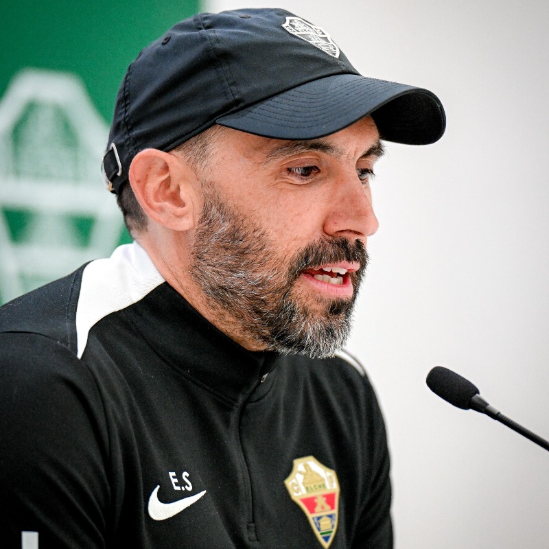 El técnico del Elche CF, Eder Sarabia, no podrá estar en el banquillo en Almería por sanción