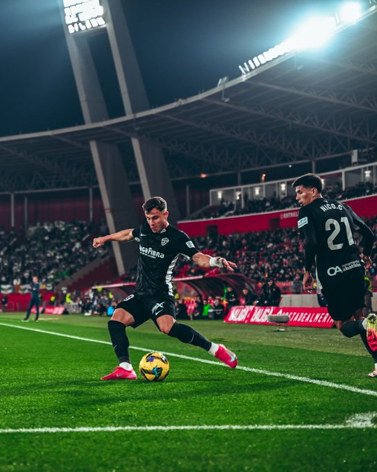 El Elche CF no supo rematar su gran partido y se tuvo que conformar con un empate a uno en Almería