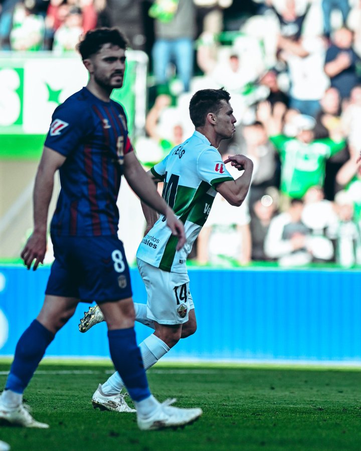 El Elche CF sigue lanzado en casa, gana 2-0 al Eldense y Febas marca un gol a lo Messi