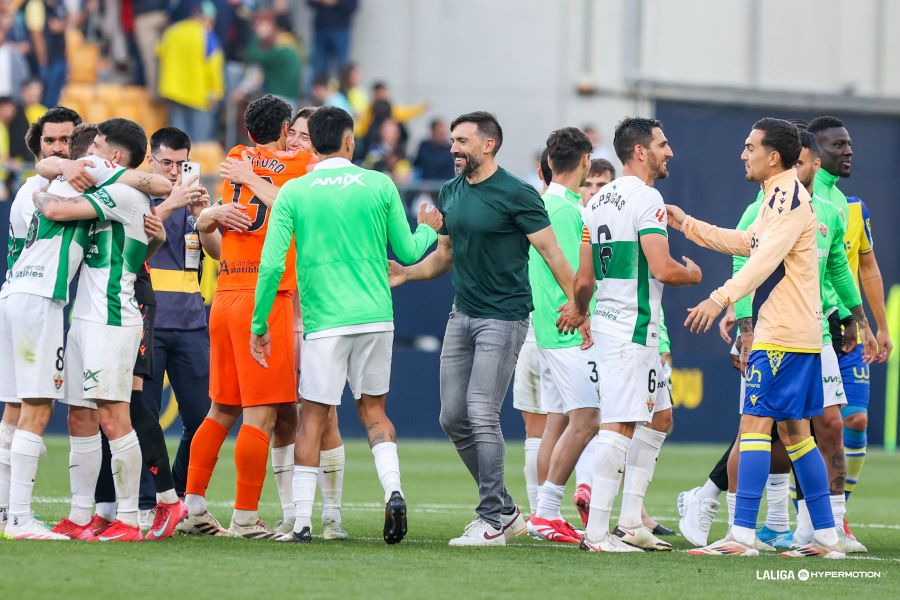 El Elche CF sigue imparable, gana 0-1 en Cádiz y enlaza cuatro victorias seguidas con sabor a Primera