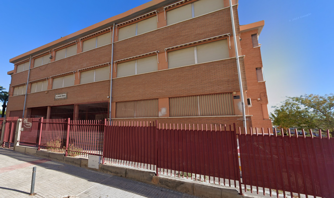 Educación trabaja en la demolición del colegio Ausiàs March