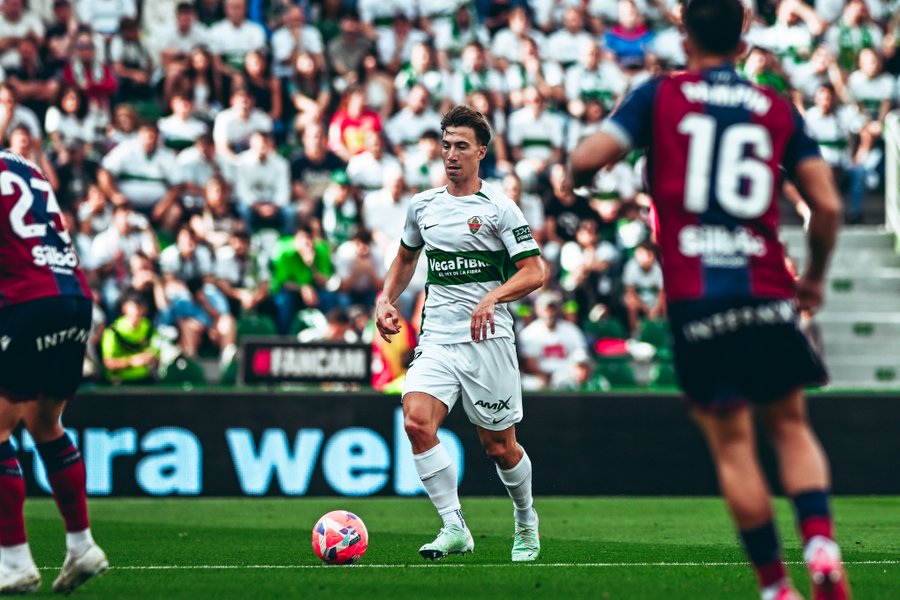 El Elche CF cae 1-3 ante el Levante y el ascenso directo se pone más difícil