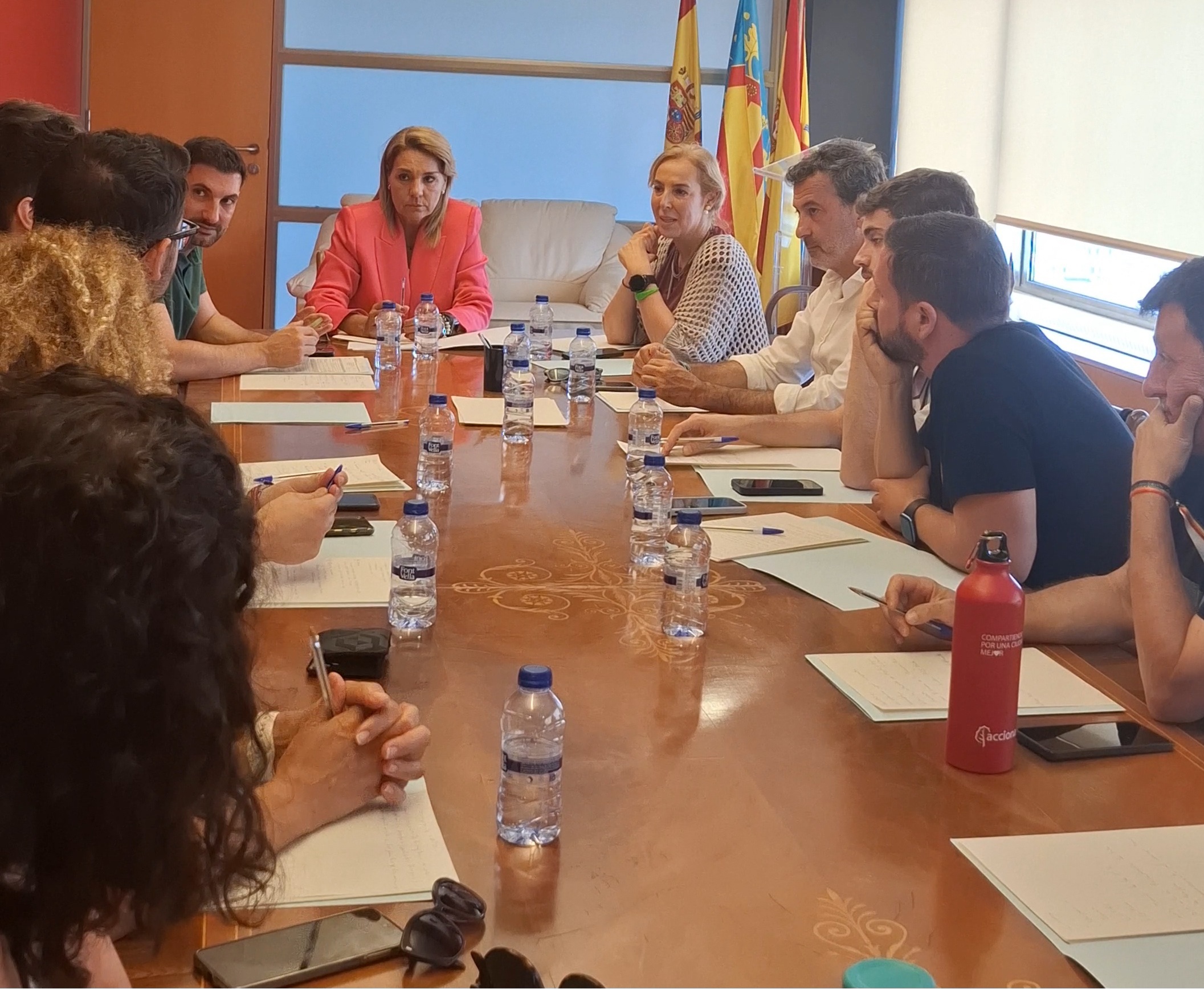 Asociaciones LGTBIQ+ alicantinas trasladan a la vicepresidenta Camarero su preocupación por la reforma de la ley trans valenciana