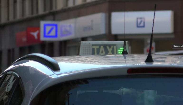 Adjudicado el contrato del servicio de transporte a demanda Elche Taxi, que comenzará en julio